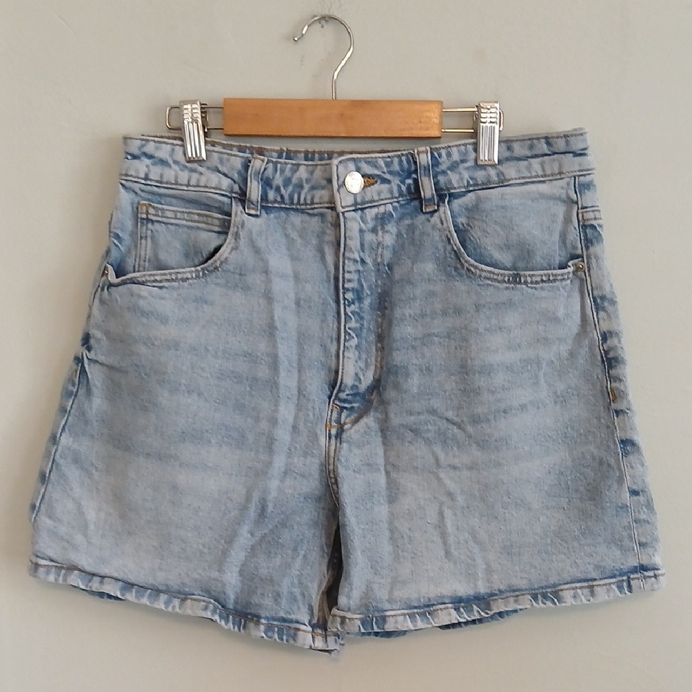Zara Women's Light Wash High Waisted Jean Shorts Size 10